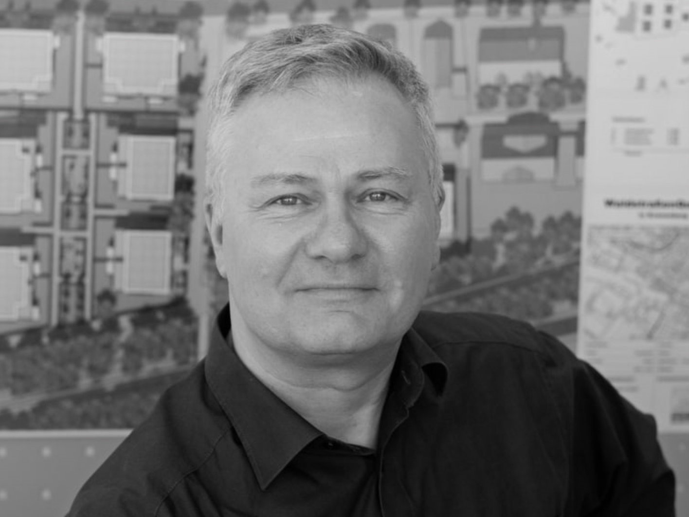 Schwarzweiß-Foto eines älteren Herrn